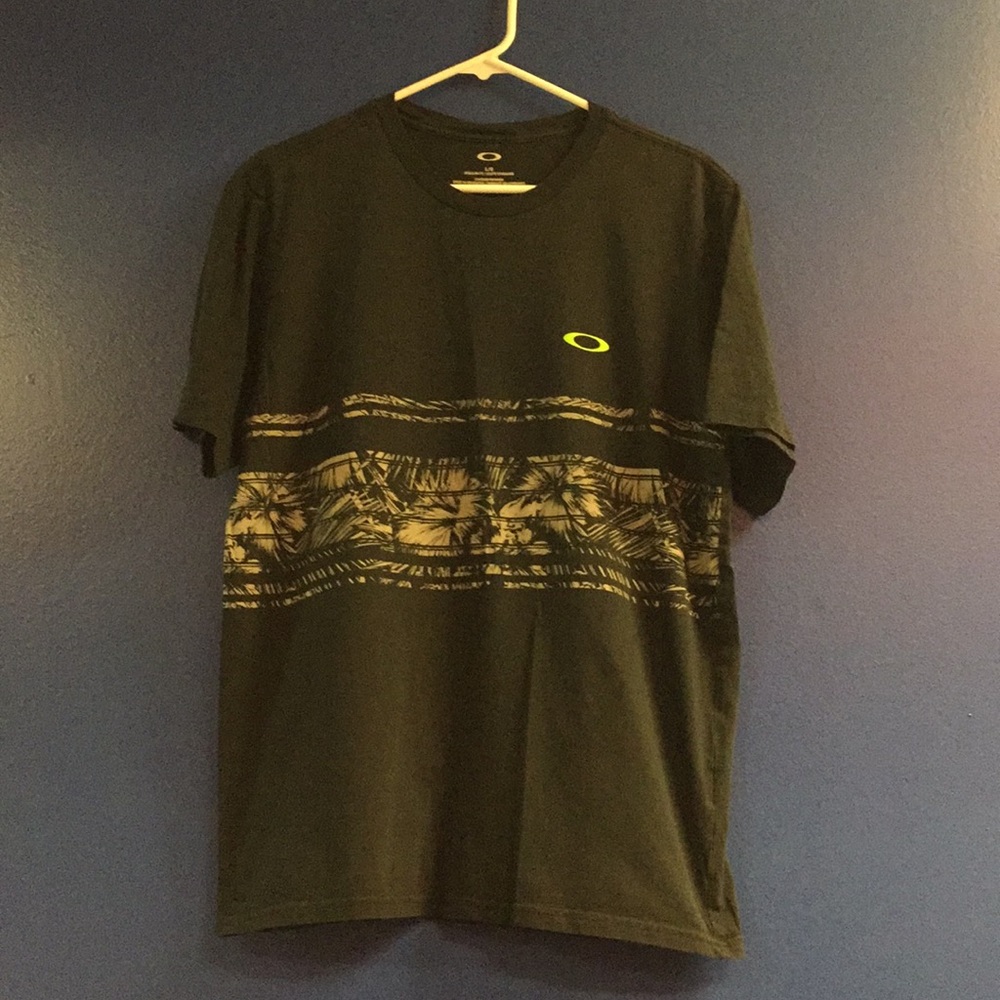 Oakley t-shirt
